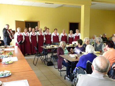 Śpiewał zespół "Jutrzenka" 